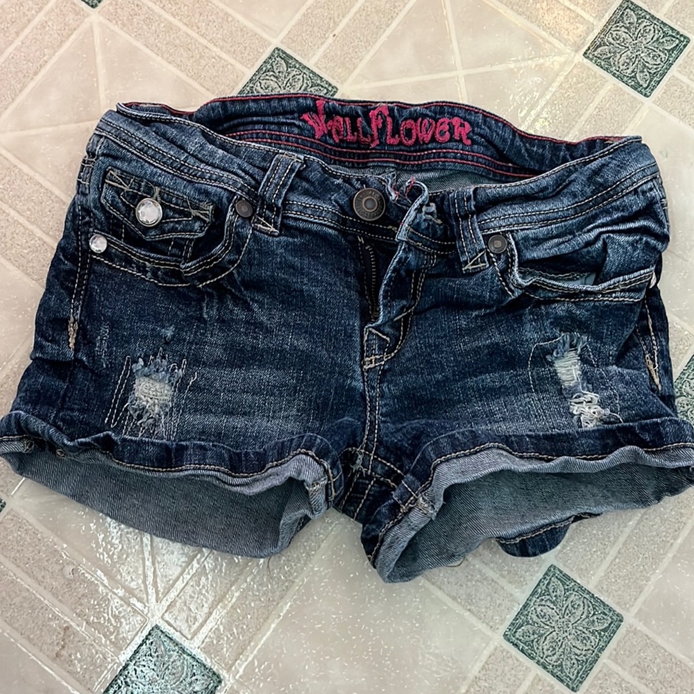 Wallflower, Jean shorts, dark blue in color